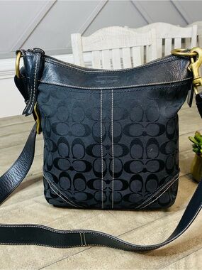 Coach Signature C MonograCoach Signature C Monogram Crossbody Shoulder Bag Black